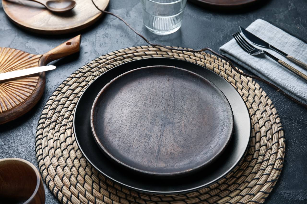 Comment bien choisir votre assiette plate selon la taille de votre table et vos convives