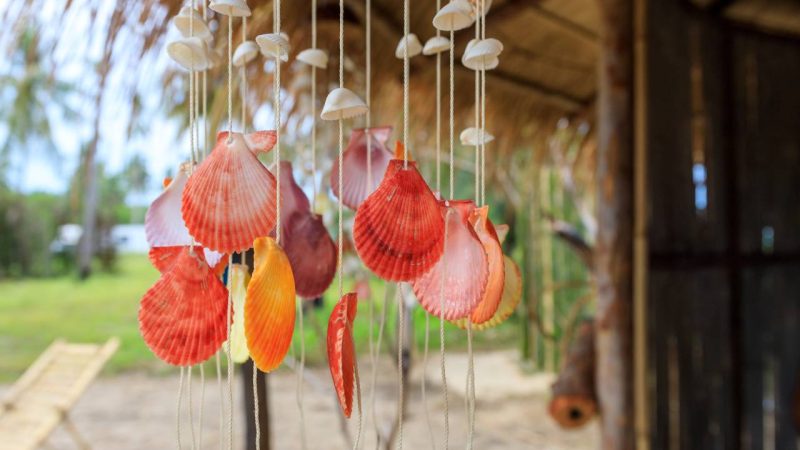 Comment un carillon coquillages recrée une ambiance bord de mer chez vous