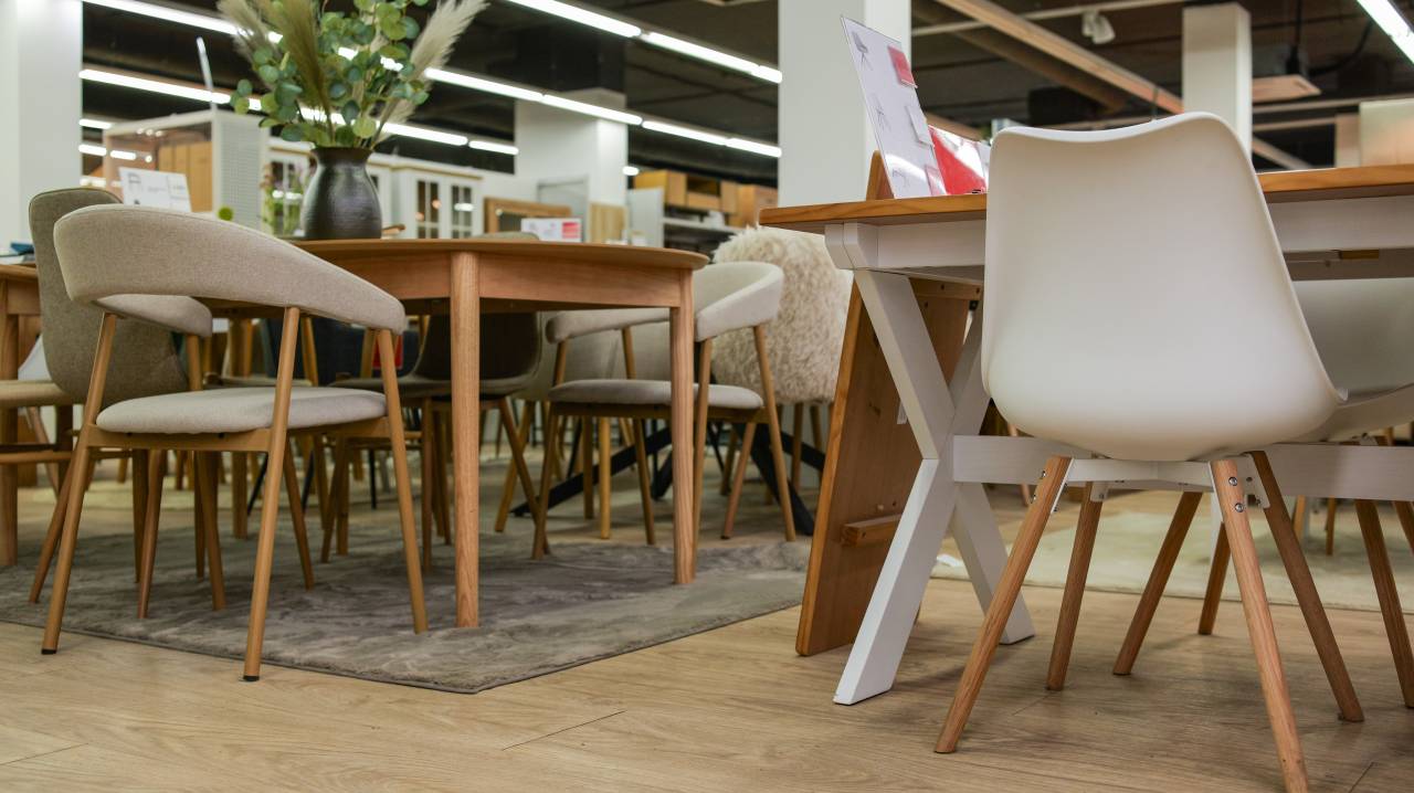 Oubliez les tendances éphémères : la chaise scandinave reste la valeur sûre de la salle à manger