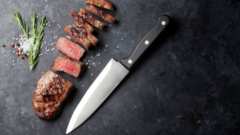 Comment choisir le bon couteau de table selon chaque type de viande servie