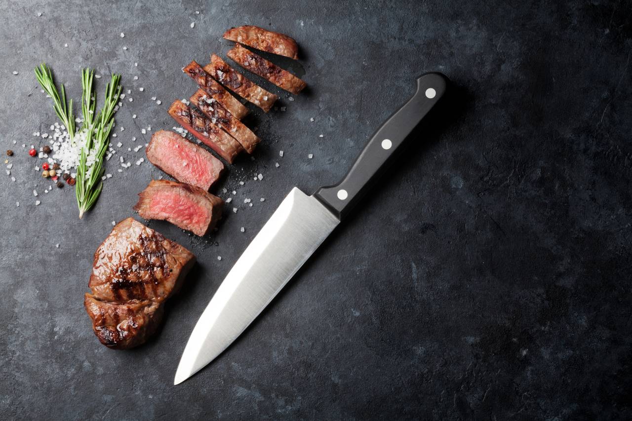 Comment choisir le bon couteau de table selon chaque type de viande servie