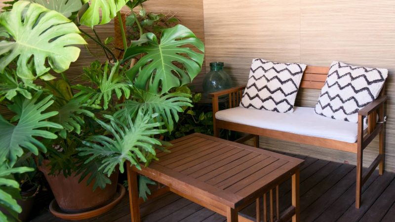 Cette banquette à faire soi-même transforme la terrasse en véritable coin détente